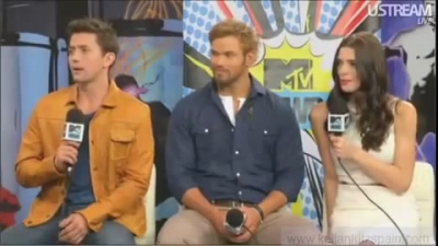 Ashley-Greene-dot-nl_2012MTVInterviewAtComicCon0531.jpg