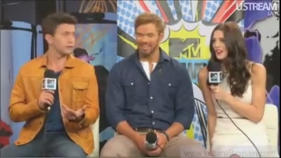 Ashley-Greene-dot-nl_2012MTVInterviewAtComicCon0532.jpg