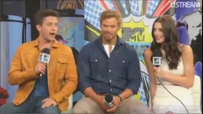 Ashley-Greene-dot-nl_2012MTVInterviewAtComicCon0534.jpg