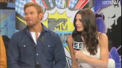 Ashley-Greene-dot-nl_2012MTVInterviewAtComicCon0567.jpg