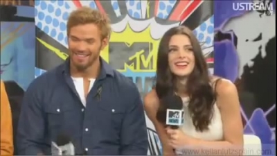 Ashley-Greene-dot-nl_2012MTVInterviewAtComicCon0584.jpg