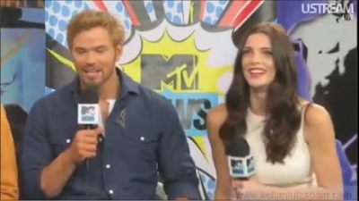 Ashley-Greene-dot-nl_2012MTVInterviewAtComicCon0586.jpg