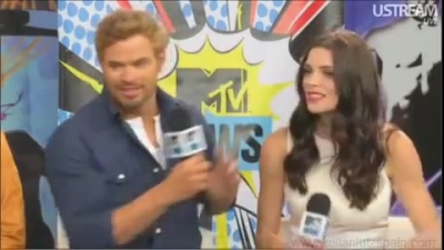 Ashley-Greene-dot-nl_2012MTVInterviewAtComicCon0596.jpg