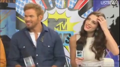 Ashley-Greene-dot-nl_2012MTVInterviewAtComicCon0597.jpg