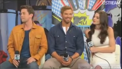 Ashley-Greene-dot-nl_2012MTVInterviewAtComicCon0726.jpg