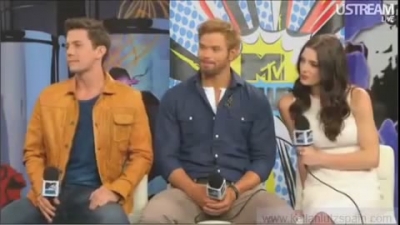 Ashley-Greene-dot-nl_2012MTVInterviewAtComicCon0727.jpg