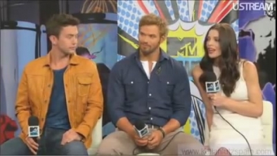 Ashley-Greene-dot-nl_2012MTVInterviewAtComicCon0731.jpg