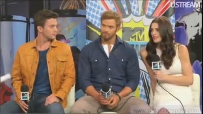 Ashley-Greene-dot-nl_2012MTVInterviewAtComicCon0733.jpg