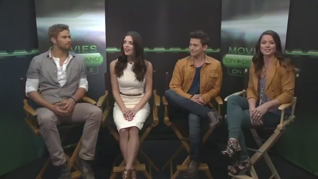 Ashley-Greene-dot-nl_2012MoviesOnDemandAtComicCon__0000.jpg
