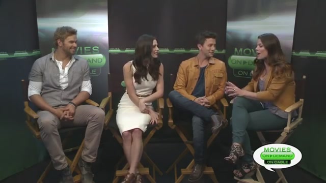 Ashley-Greene-dot-nl_2012MoviesOnDemandAtComicCon__0014.jpg