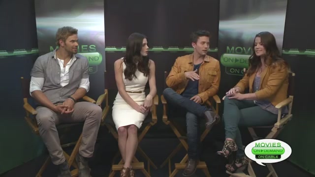 Ashley-Greene-dot-nl_2012MoviesOnDemandAtComicCon__0090.jpg