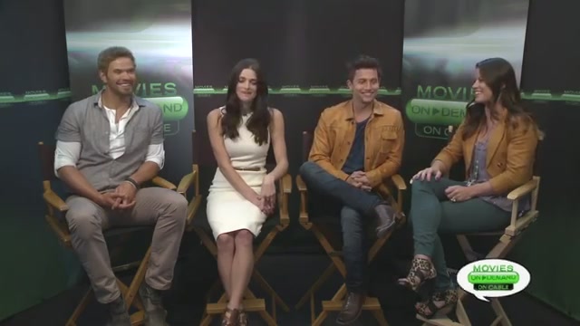 Ashley-Greene-dot-nl_2012MoviesOnDemandAtComicCon__0102.jpg