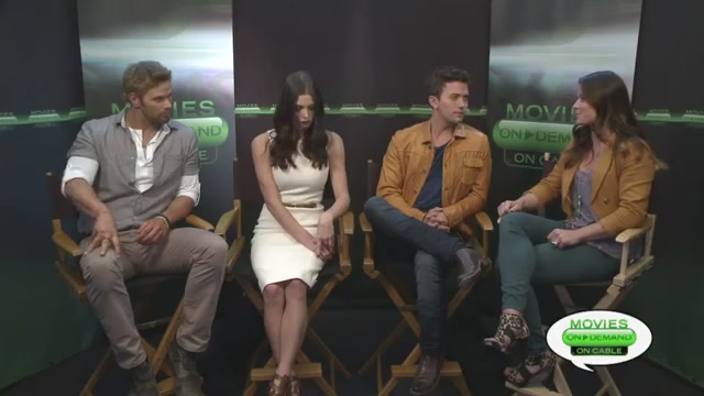 Ashley-Greene-dot-nl_2012MoviesOnDemandAtComicCon__0113.jpg