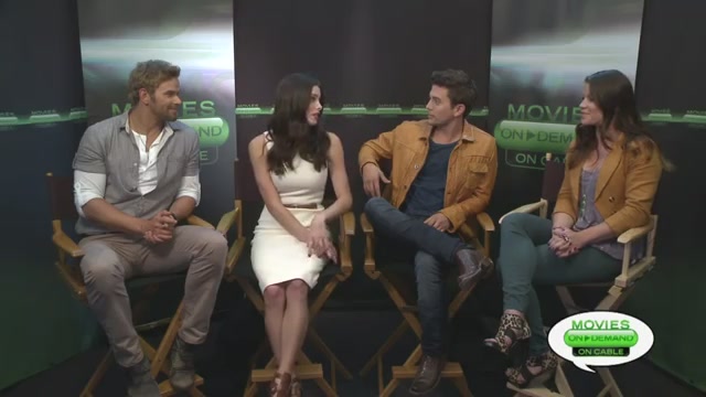 Ashley-Greene-dot-nl_2012MoviesOnDemandAtComicCon__0145.jpg