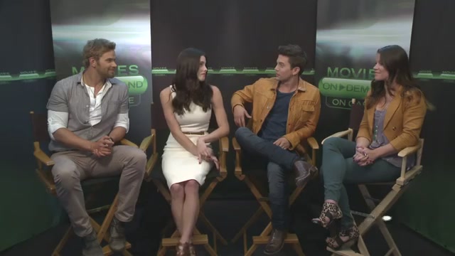Ashley-Greene-dot-nl_2012MoviesOnDemandAtComicCon__0146.jpg