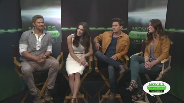 Ashley-Greene-dot-nl_2012MoviesOnDemandAtComicCon__0150.jpg