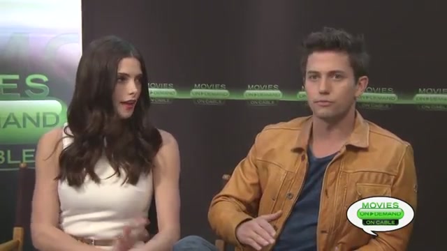 Ashley-Greene-dot-nl_2012MoviesOnDemandAtComicCon__0224.jpg