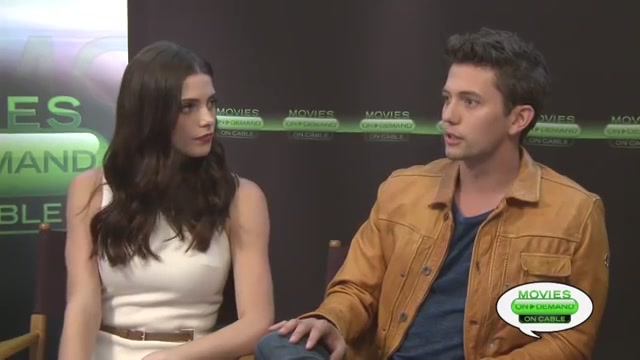 Ashley-Greene-dot-nl_2012MoviesOnDemandAtComicCon__0230.jpg