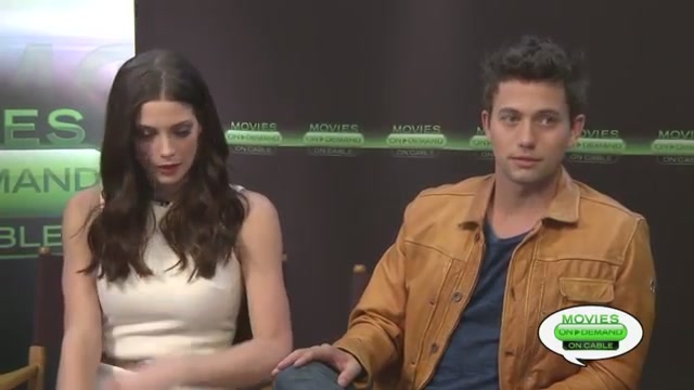 Ashley-Greene-dot-nl_2012MoviesOnDemandAtComicCon__0236.jpg