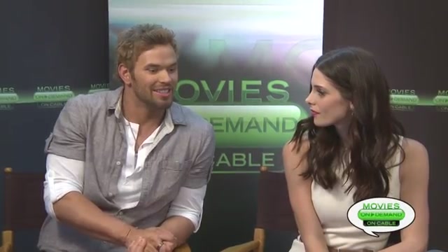 Ashley-Greene-dot-nl_2012MoviesOnDemandAtComicCon__0249.jpg
