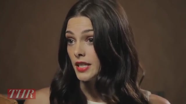 Ashley-Greene-dot-nl_2012TheHollywoodReporterAtComicCon0716.jpg