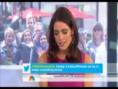 Ashley-Greene-dot-nl-15November2012TheTodayShow0131.jpg