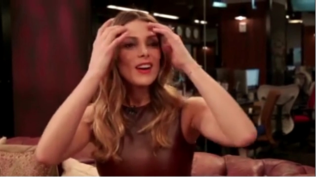 Ashley-Greene-dot_nl-6april2016HuffPostLive0029.jpg
