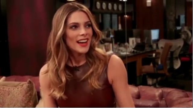 Ashley-Greene-dot_nl-6april2016HuffPostLive0031.jpg