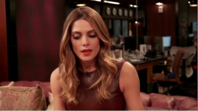Ashley-Greene-dot_nl-6april2016HuffPostLive0034.jpg