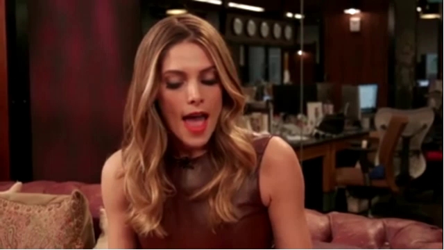 Ashley-Greene-dot_nl-6april2016HuffPostLive0038.jpg