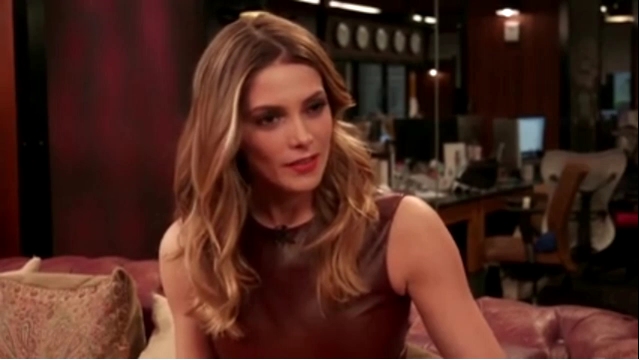Ashley-Greene-dot_nl-6april2016HuffPostLive0056.jpg
