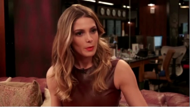 Ashley-Greene-dot_nl-6april2016HuffPostLive0057.jpg