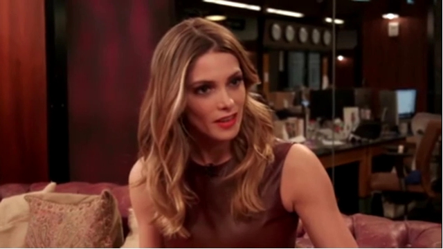 Ashley-Greene-dot_nl-6april2016HuffPostLive0061.jpg