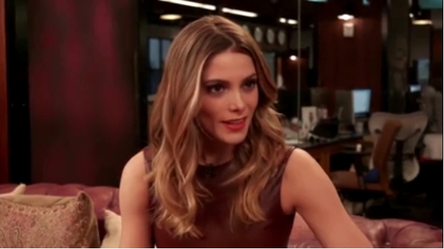 Ashley-Greene-dot_nl-6april2016HuffPostLive0067.jpg
