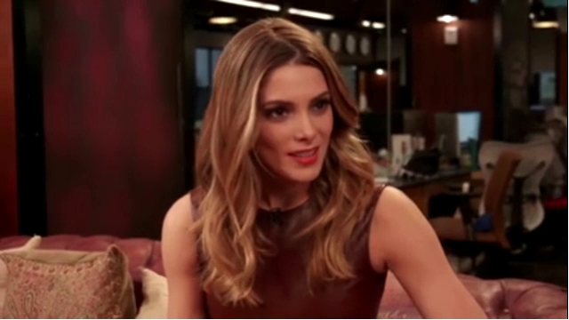 Ashley-Greene-dot_nl-6april2016HuffPostLive0071.jpg