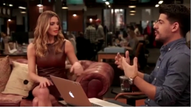 Ashley-Greene-dot_nl-6april2016HuffPostLive0092.jpg