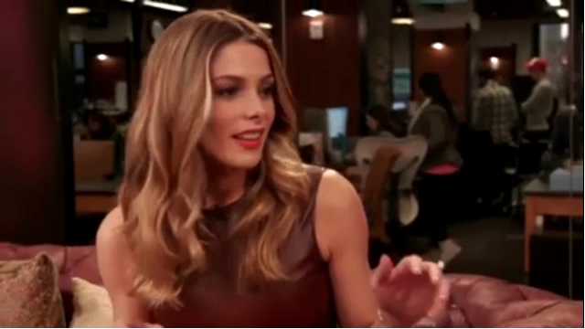 Ashley-Greene-dot_nl-6april2016HuffPostLive0112.jpg