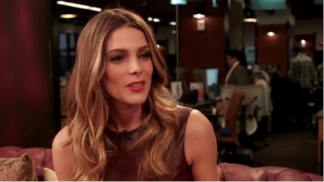 Ashley-Greene-dot_nl-6april2016HuffPostLive0115.jpg