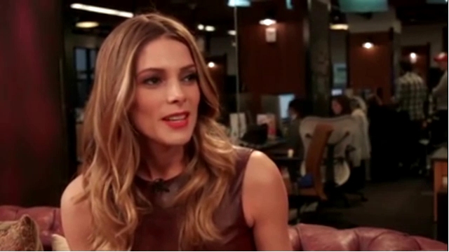 Ashley-Greene-dot_nl-6april2016HuffPostLive0117.jpg