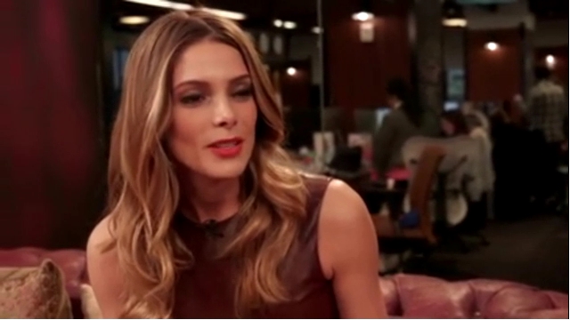 Ashley-Greene-dot_nl-6april2016HuffPostLive0119.jpg