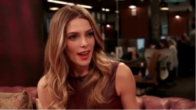 Ashley-Greene-dot_nl-6april2016HuffPostLive0120.jpg