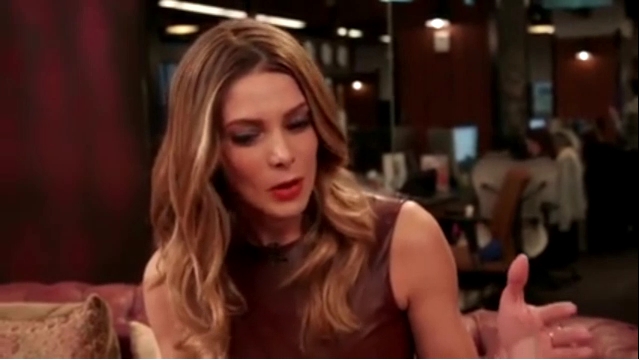 Ashley-Greene-dot_nl-6april2016HuffPostLive0121.jpg