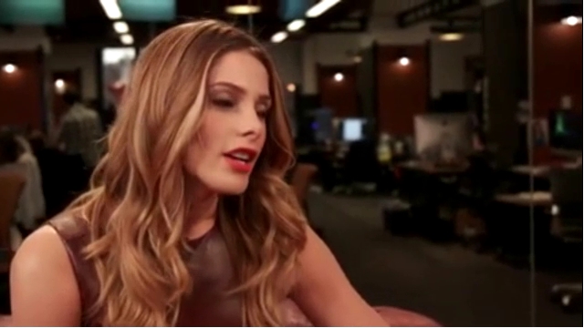 Ashley-Greene-dot_nl-6april2016HuffPostLive0140.jpg