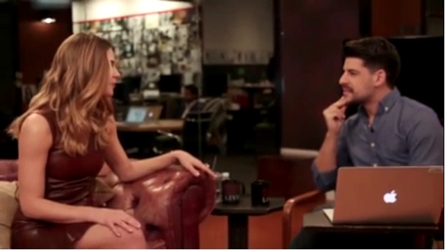 Ashley-Greene-dot_nl-6april2016HuffPostLive0185.jpg