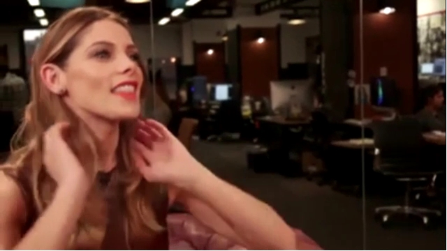 Ashley-Greene-dot_nl-6april2016HuffPostLive0205.jpg