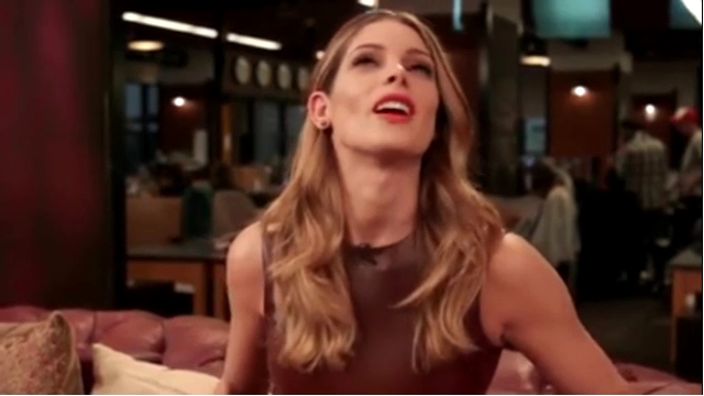 Ashley-Greene-dot_nl-6april2016HuffPostLive0235.jpg