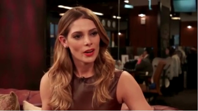 Ashley-Greene-dot_nl-6april2016HuffPostLive0358.jpg
