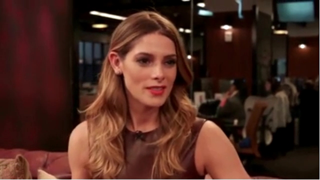 Ashley-Greene-dot_nl-6april2016HuffPostLive0359.jpg