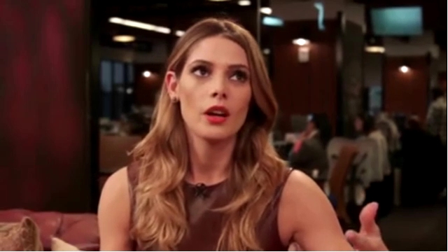 Ashley-Greene-dot_nl-6april2016HuffPostLive0362.jpg