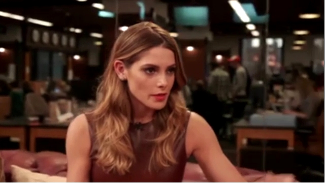 Ashley-Greene-dot_nl-6april2016HuffPostLive0373.jpg